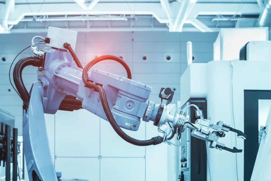 五轴数控加工中心实现复杂曲面高效加工，赋能精密制造领域升级